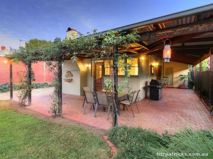 Gurwood_entertain2_dusk_203